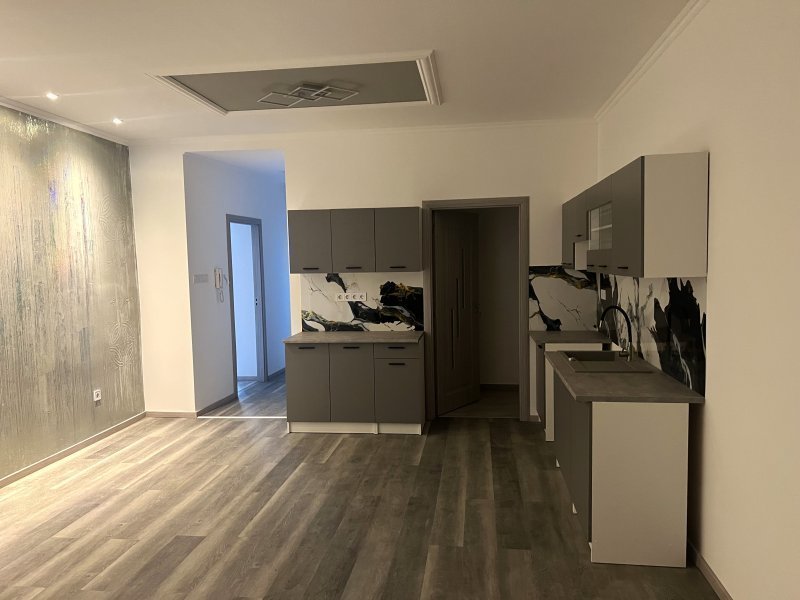 HÓDMEZŐVÁSÁRHELY, KÁLVIN JÁNOS TÉR , TÉGLA LAKÁS - 90 m2 - Tégla lakás