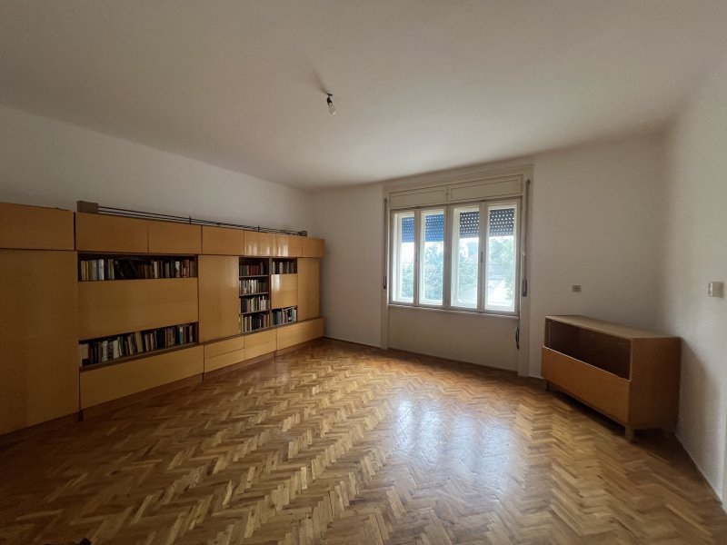 MAKÓ, HOLLÓSY KORNÉLIA U. HÁZRÉSZ - 100 m2 - Ház