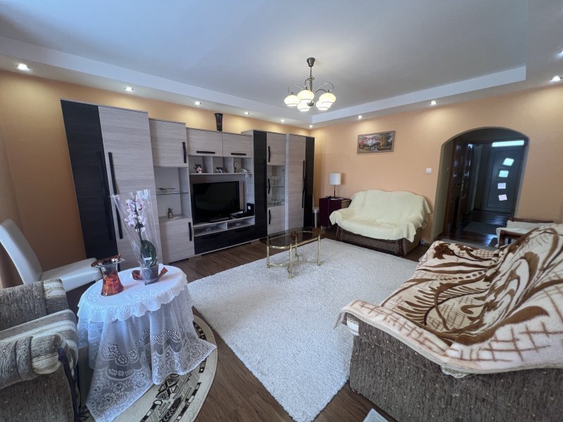MAKÓ, SZEGEDI UTCA - 70 m2 - Tégla lakás