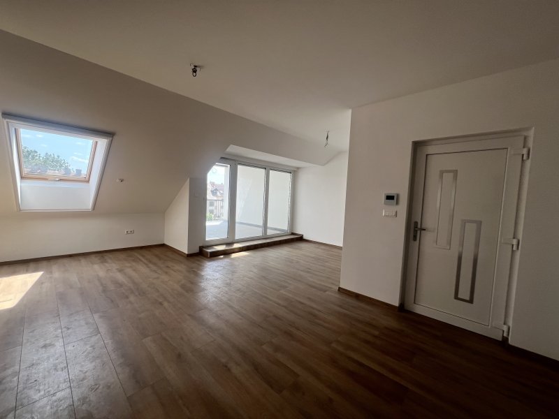 SZEGED BRÜSSZELI KRT. 8. TÉGLALAKÁS - 92 m2 - Tégla lakás